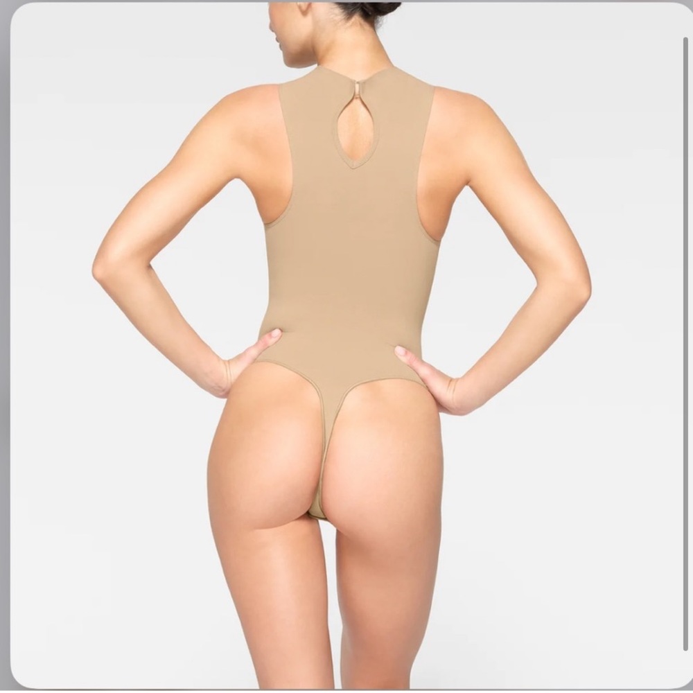 NTW SKIMS HIGH NECK THONG BODYSUIT - Cream sand - Picture 2 of 4